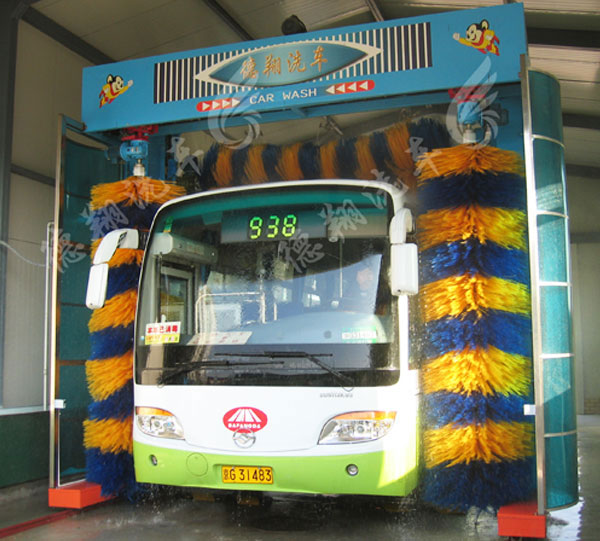 大巴洗車機(jī)